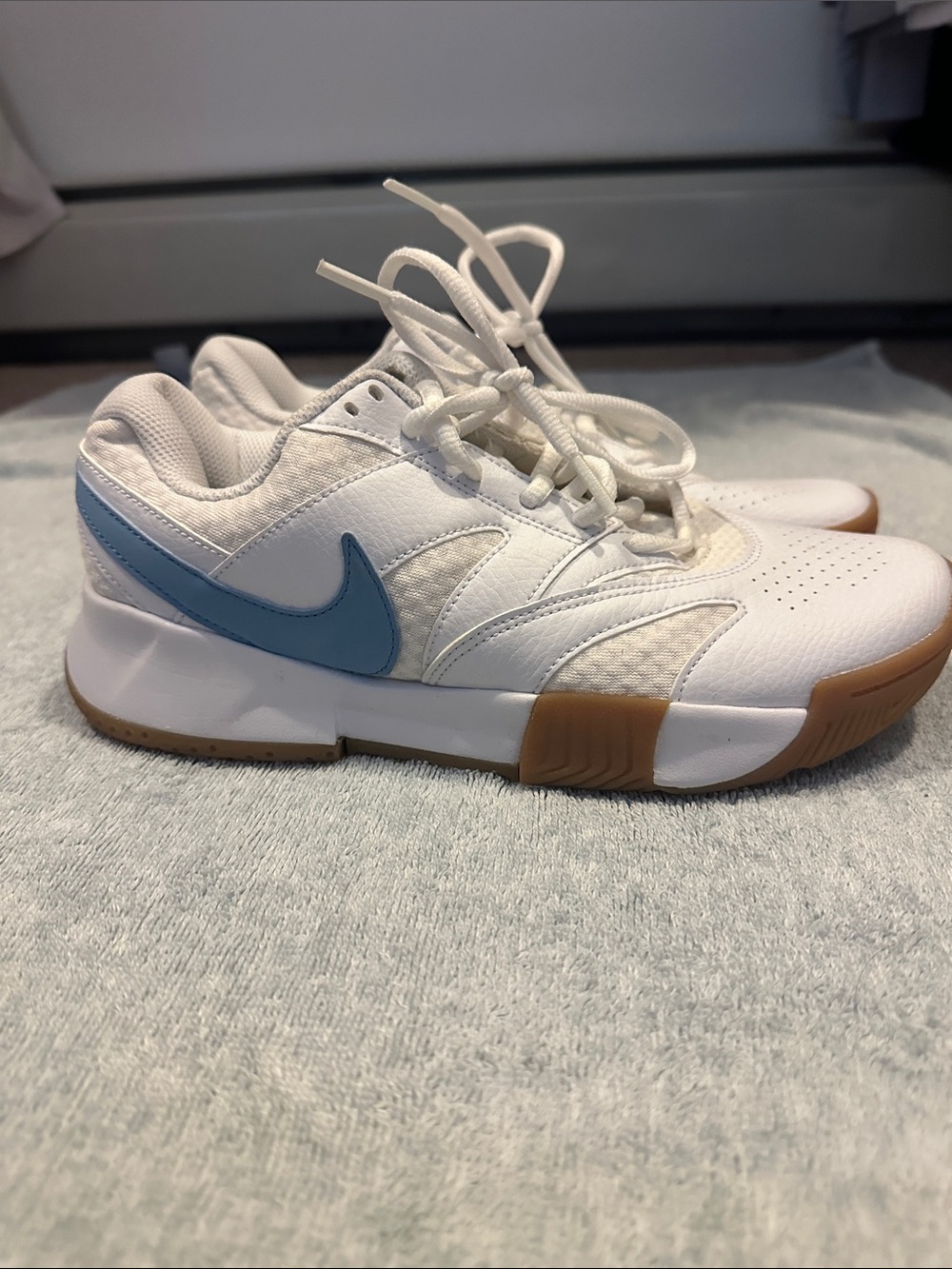 Nike Women’s White Sneakers with Light Blue Swoosh 8 Womens